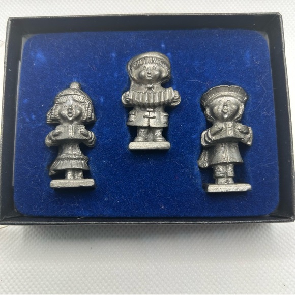 Vintage Royal pewter Christmas holiday carolers figurine lot of three new in box - Picture 4 of 6